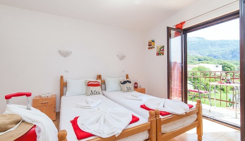 Studio, 2 Twin Beds, Balcony