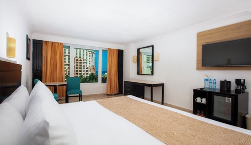 Standard Room, 1 King Bed, City View