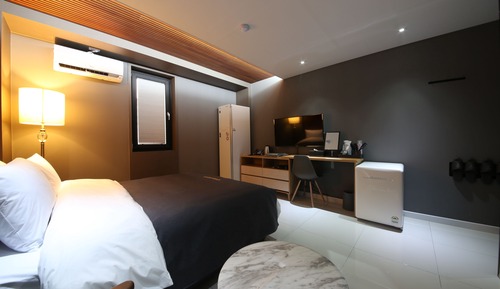 Premier Room (Air purifier, Netflix, Styler)