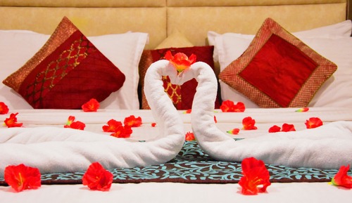 Honeymoon Room (with Banganga / Helipad Drop)