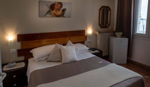 Standard Double Room, 1 Queen Bed, Partial Sea View, Garden Area