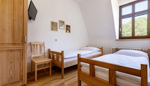 Family Room, 2 Bedrooms (A6)