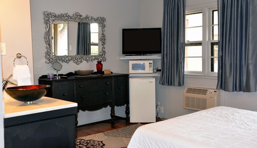 Double Room, 2 Queen Beds, Courtyard Area