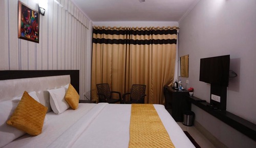 Deluxe With Balcony Market View