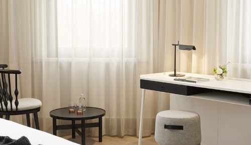 Deluxe Queen Room