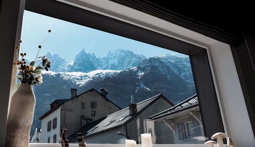City Chalet, Multiple Bedrooms, Mountain View