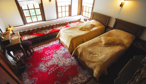 Traditional Twin Room, Shared Bathroom