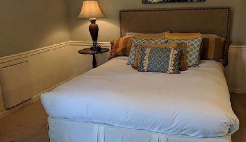 Standard Room, 1 Queen Bed, Non Smoking, Private Bathroom (Vintage Room 1)