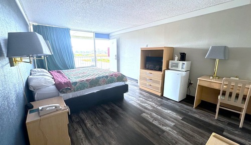 Standard Room, 1 King Bed, Smoking