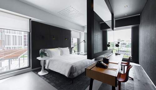 Family Room, Connecting Rooms