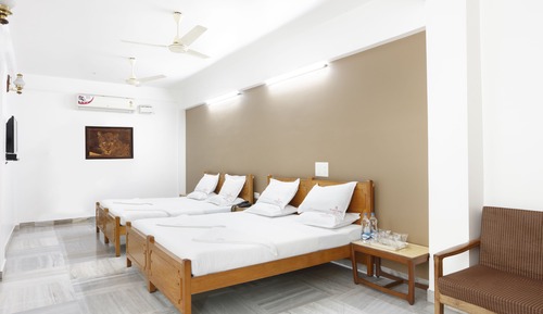 Studio 4 bedded Room