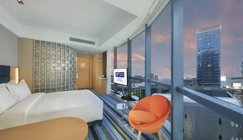 Standard Room, 1 Queen Bed (Extra Floor Space)