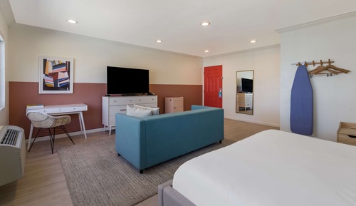 Room, 1 King Bed with Sofa bed, Non Smoking