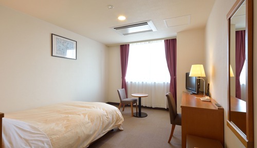 Double Room, Smoking