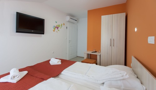 Classic Double Room (Orange)
