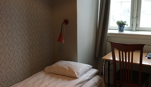Single Room, Private Bathroom