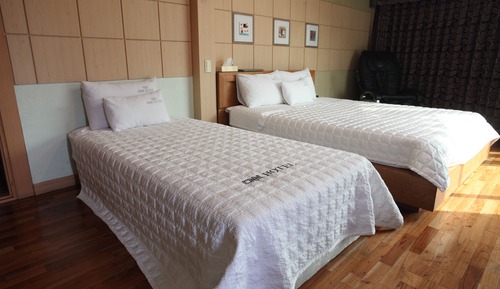 Suite (Twin Room)