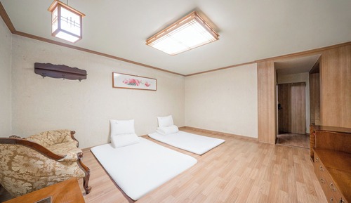 Ondol (Price for 2, additional charge of 10,000 KRW per person)