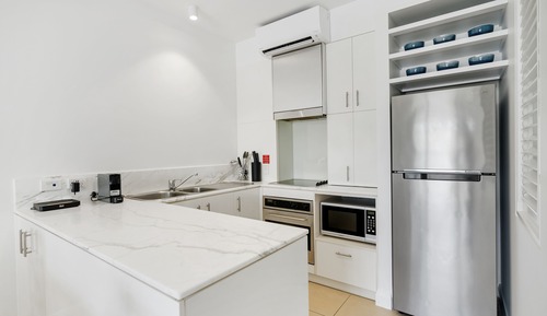 Poolview Two Bedroom Apartment with private rooftop spa