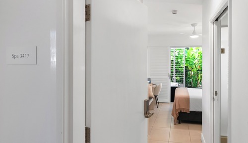 Ground Floor 2 Bedroom with patio and easy pool access (341718)