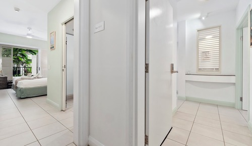 Ground Floor Retro 2 Bedroom with great pool access (331314)