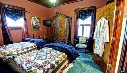 Room, Private Bathroom (Love of Flight)