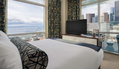 Penthouse, 1 King Bed, Accessible (Water View, Hearing)