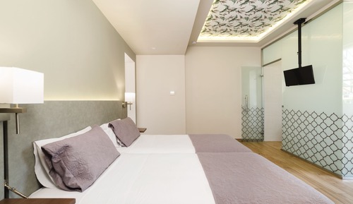 Interconnected Rooms