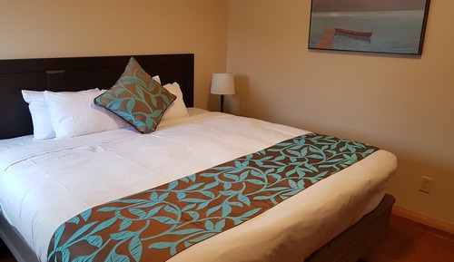 Luxury Condo, 1 Bedroom, Balcony, Mountain View