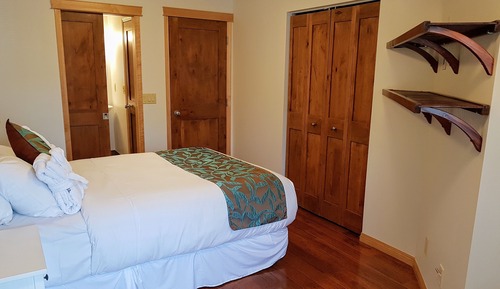 Standard Condo, 1 Bedroom, Balcony, Mountain View