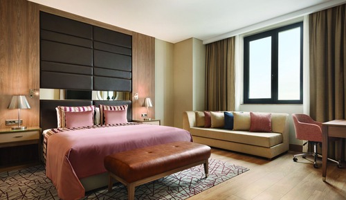 Luxury Suite, 1 Queen Bed, Accessible, Non Smoking (Mobility)