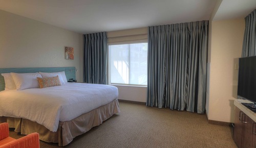 Deluxe Room, 1 King Bed, Accessible, Balcony (Hearing)