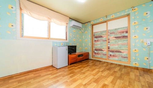 Room (Building A Room 401 (Ondol))