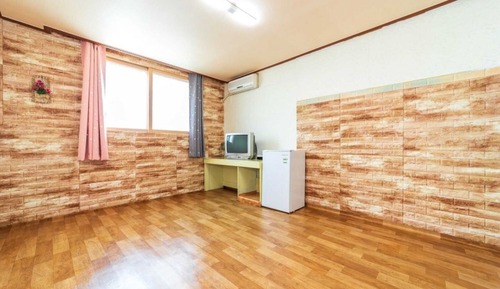 Room (B Building 203 Ondol)
