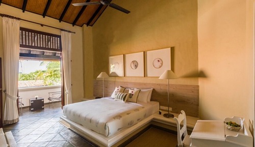 Superior Elevated King Room with Balcony - Evening Tea Service & Extended Check-in & Check-out