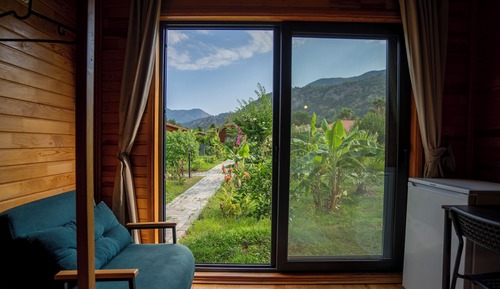 Deluxe Tree House