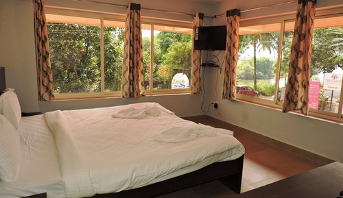 Family Room, 2 Bedrooms