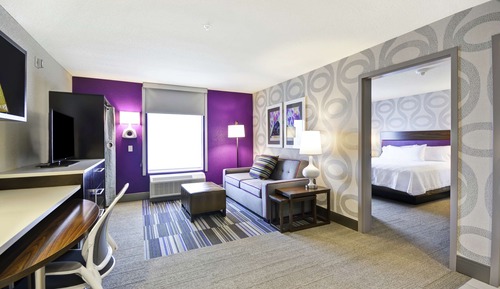 Suite, 1 King Bed, Accessible (Hearing)