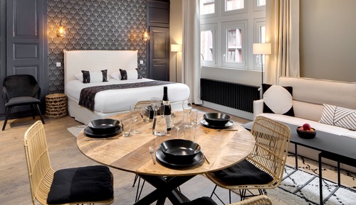 Annexe Maison des Ducs - Studio - 7 Rue Verrerie, 1st floor, narrow stair access only