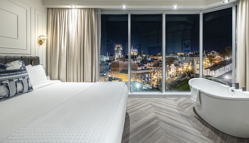 Suite Citadine with King bed, Old Quebec view