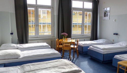 Six Bed Room