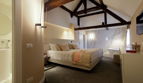 Deluxe Room, Lake View