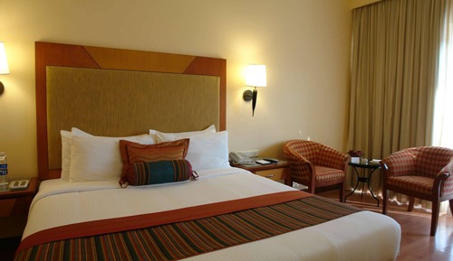 Executive Club Queen Room