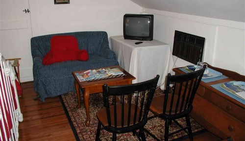 Room (Americana family suite)
