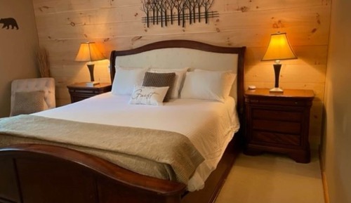 Deluxe Room, 1 King Bed (201)