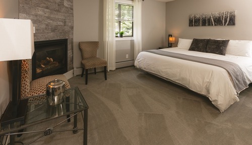 Deluxe Room, 1 King Bed, Fireplace (109)