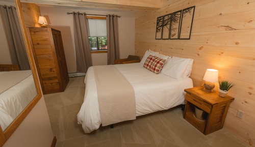 Standard Room, 1 King Bed (107)