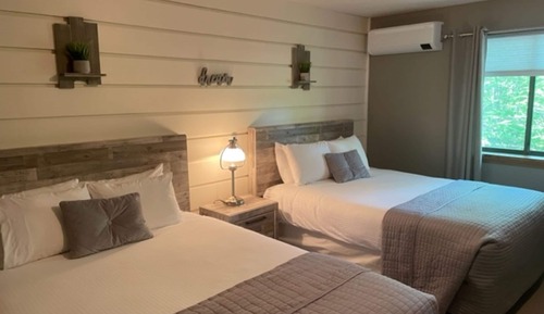Standard Room, 2 Queen Beds (202)