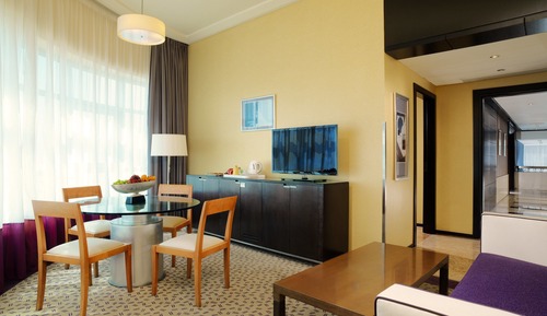 Executive Suite, 1 Bedroom, Non Smoking, City View (Corner)