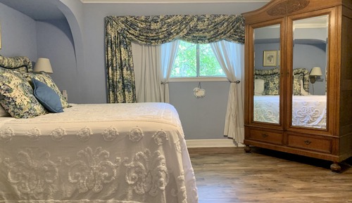 Pegottys Seaside Room